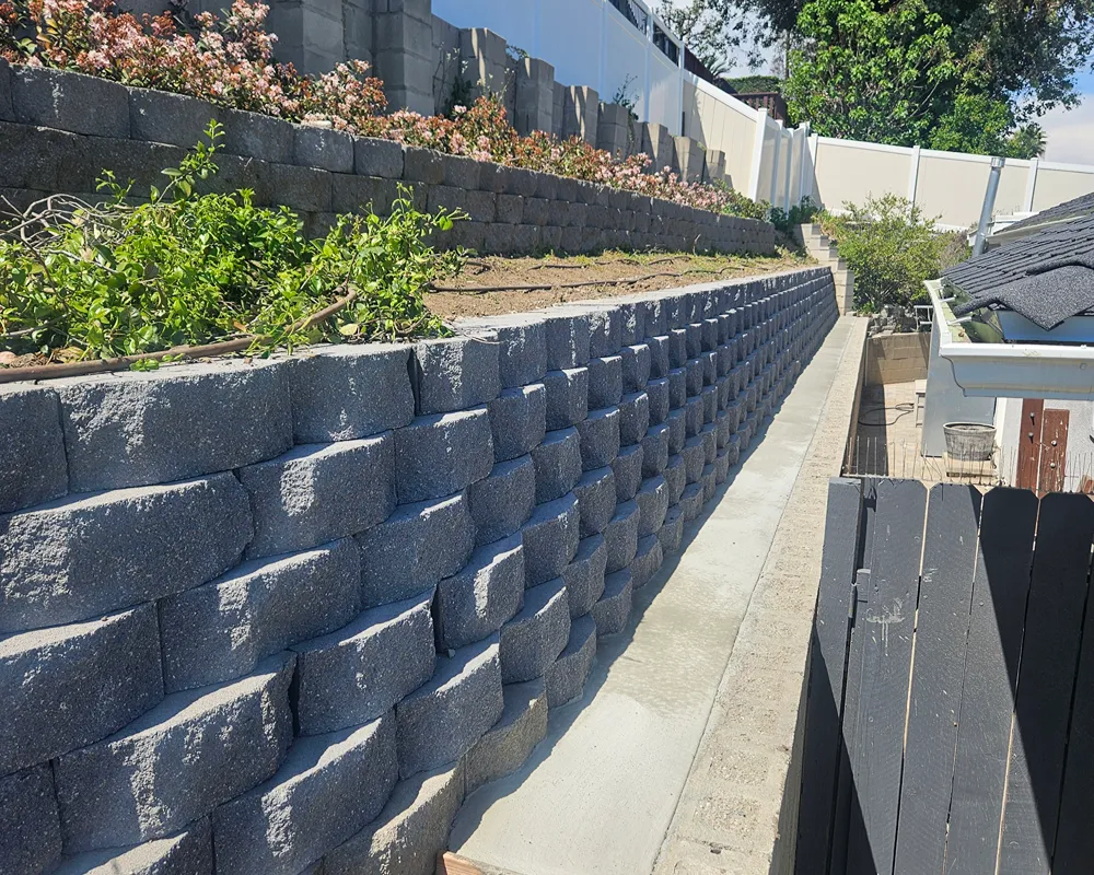 Retaining wall incorporated into a sloped residential landscape