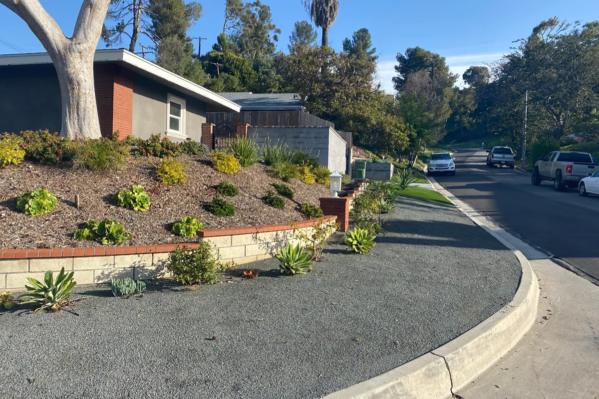 Fourth view of the Whittier parkway before renovation